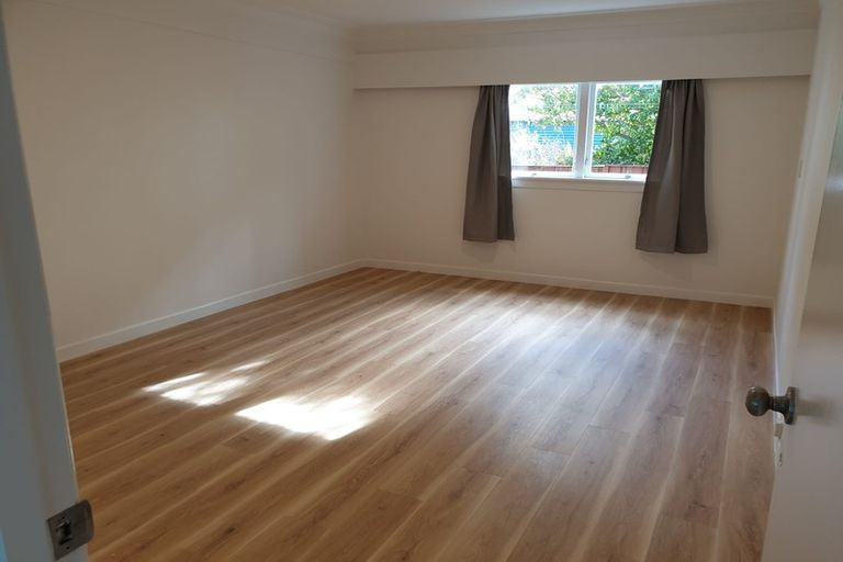 Photo of property in 3/5 Braemar Road, Castor Bay, Auckland, 0620