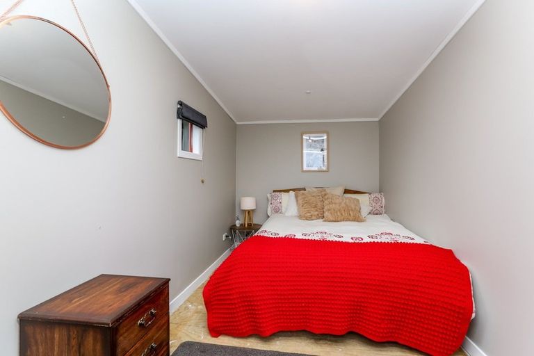Photo of property in 1a Ward Place, Marfell, New Plymouth, 4310
