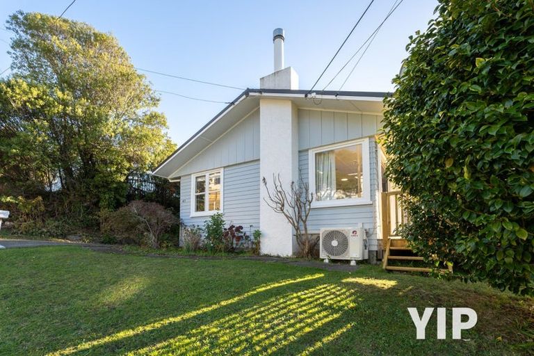 Photo of property in 43 Catherine Crescent, Paparangi, Wellington, 6037