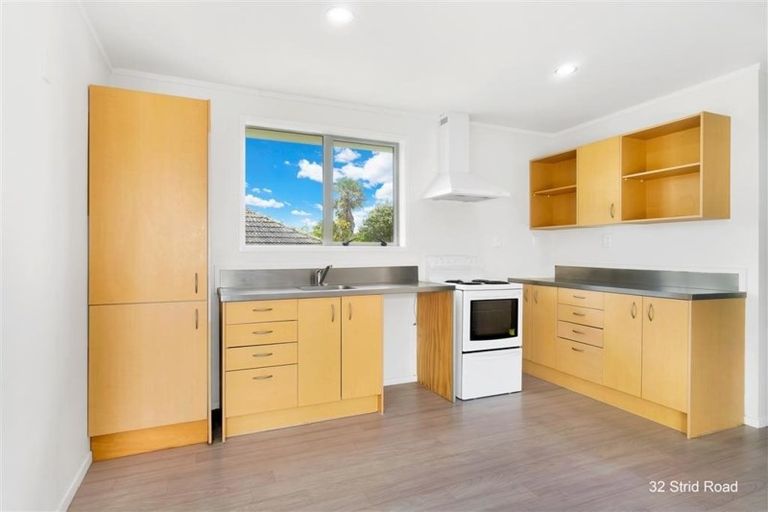 Photo of property in 32 Strid Road, Te Atatu South, Auckland, 0610