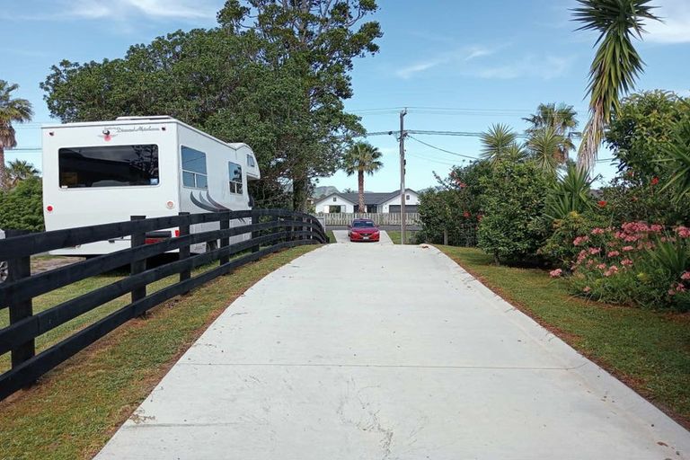 Photo of property in 308a One Tree Point Road, One Tree Point, 0118