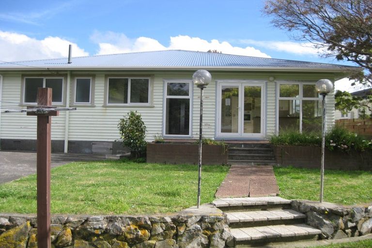 Photo of property in 19 Holly Grove, Maungaraki, Lower Hutt, 5010