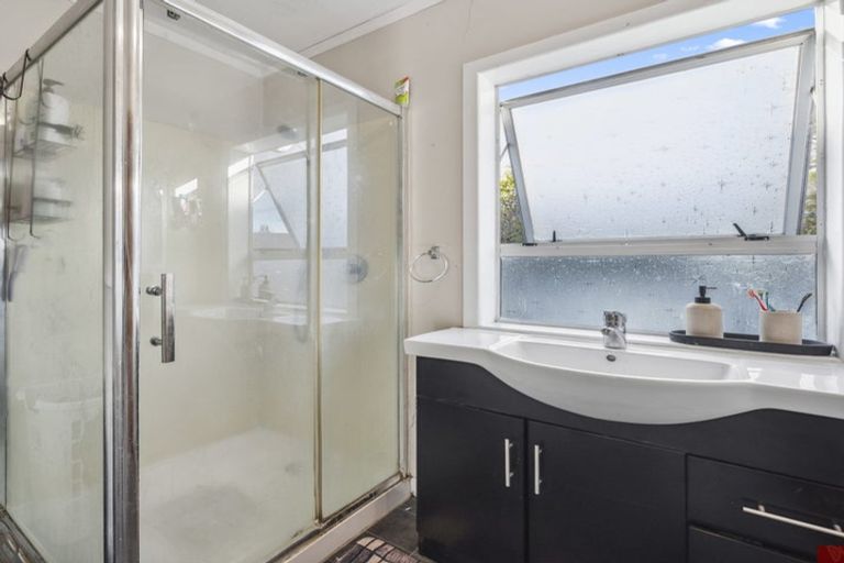 Photo of property in 6b Tawa Street, Waikanae, 5036