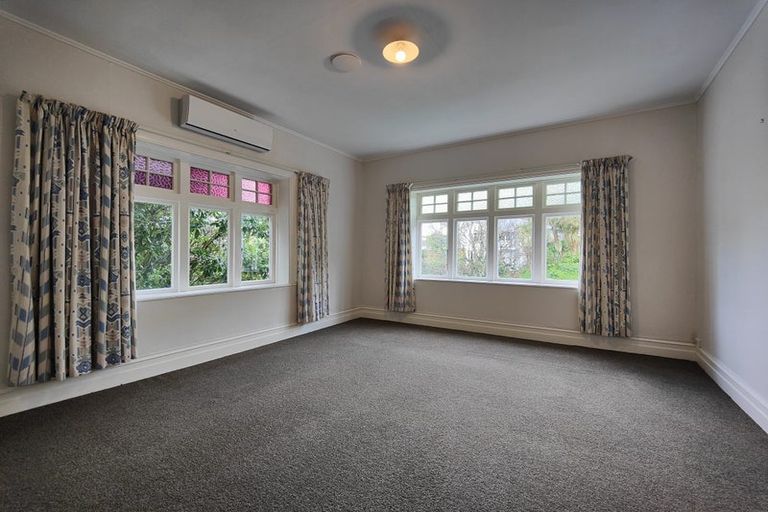 Photo of property in 10 Governor Road, Northland, Wellington, 6012