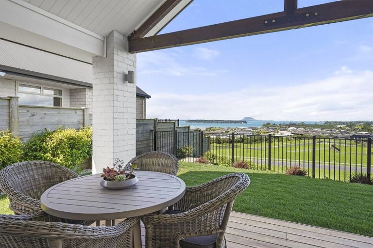 Photo of property in 8 Goldstone Place, Omokoroa, 3114
