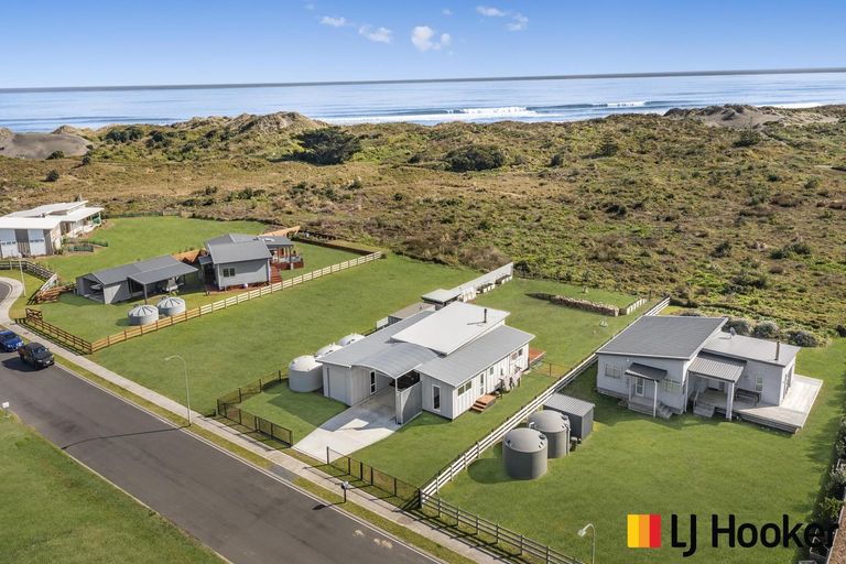 Photo of property in 42 Westside Road, Port Waikato, Tuakau, 2695