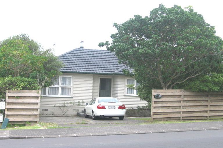 Photo of property in 1/33 Kaipatiki Road, Glenfield, Auckland, 0629