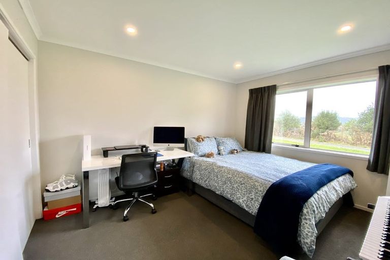 Photo of property in 4 Cory Jane Grove, Riverstone Terraces, Upper Hutt, 5018