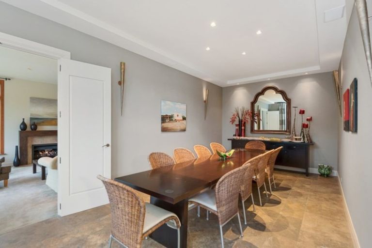 Photo of property in 118 Straven Road, Fendalton, Christchurch, 8014