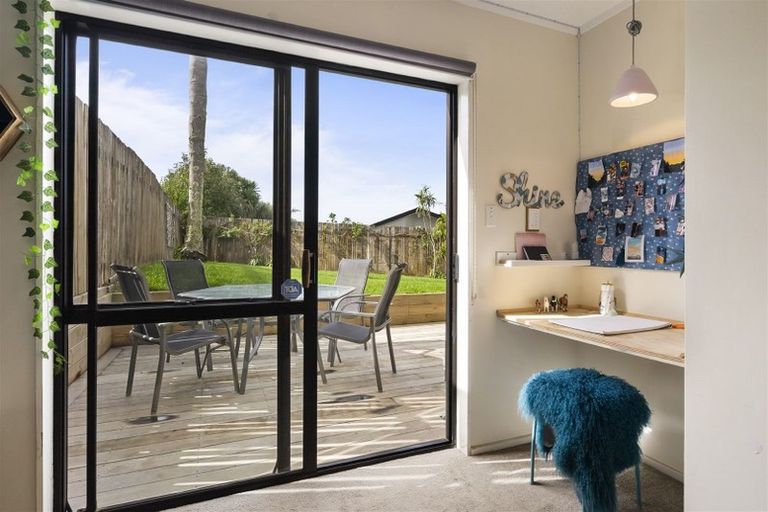 Photo of property in 2/3 Ceramco Place, Torbay, Auckland, 0630