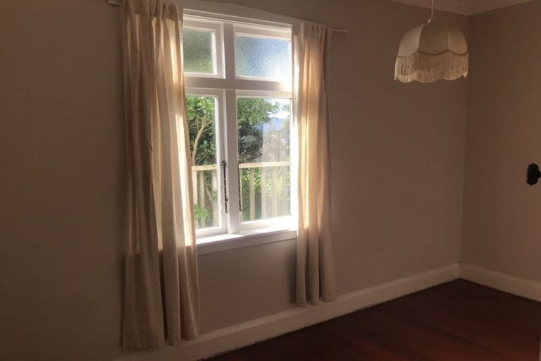 Photo of property in 15 Palliser Road, Roseneath, Wellington, 6011