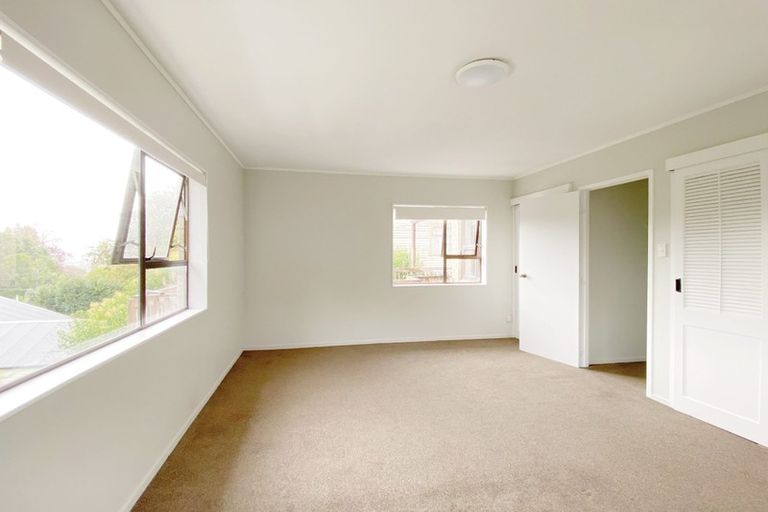 Photo of property in 2 Eastglen Road, Glen Eden, Auckland, 0602