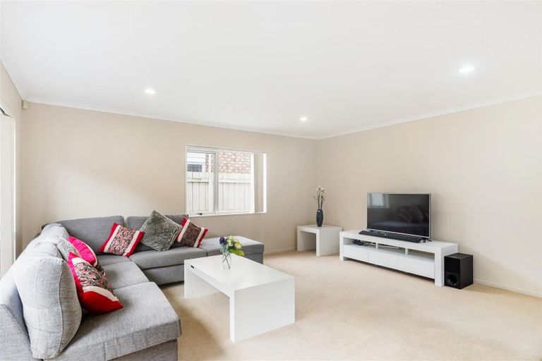 Photo of property in 10 Maypark Crescent, Flat Bush, Auckland, 2016