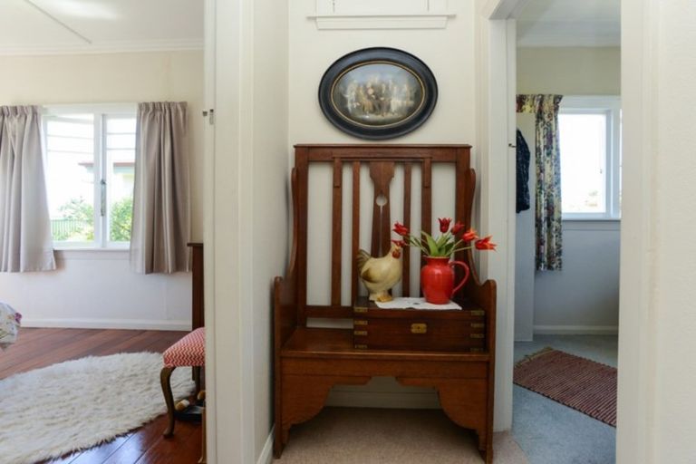 Photo of property in 216 Saint Leonards Avenue, Saint Leonards, Hastings, 4120