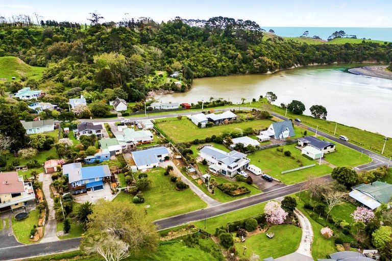 Photo of property in 49 Ngakoti Street, Urenui, 4375