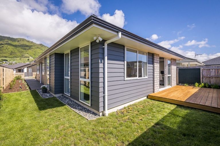 Photo of property in 10 Tapuhikura Street, Waikanae, 5036