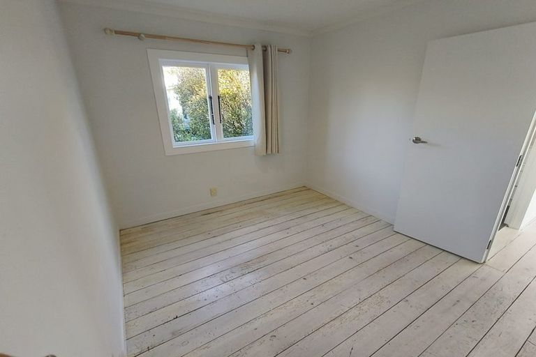 Photo of property in 12 Tindalls Bay Road, Tindalls Beach, Whangaparaoa, 0930