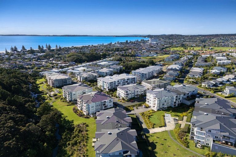 Photo of property in 152 Landmark Terrace, Orewa, 0931