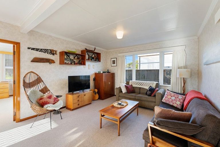 Photo of property in 5 Toi Street, Otaki Beach, Otaki, 5512