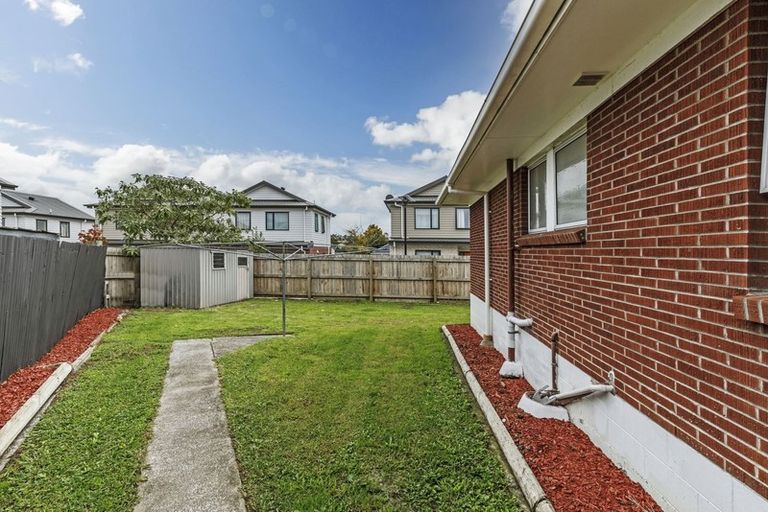 Photo of property in 2 Border Road, Henderson, Auckland, 0612