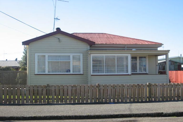 Photo of property in 102 Pembroke Street, Carterton, 5713