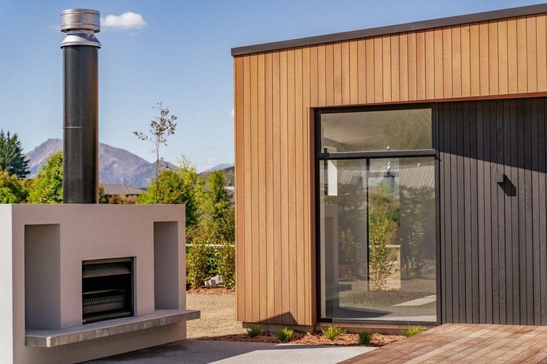 Photo of property in 46 Stackbrae Avenue, Wanaka, 9305