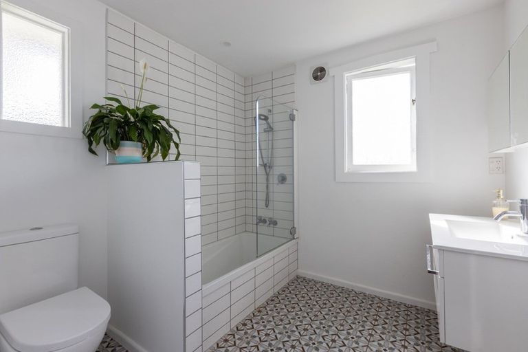 Photo of property in 102 Sylvan Road, Parkvale, Hastings, 4122