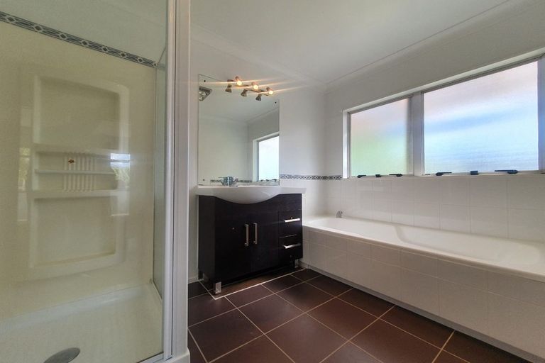 Photo of property in 18 Belleaire Court, West Harbour, Auckland, 0618