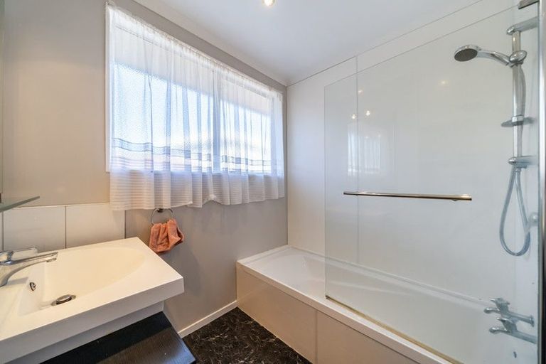 Photo of property in 20 Blueberry Grove, Timberlea, Upper Hutt, 5018