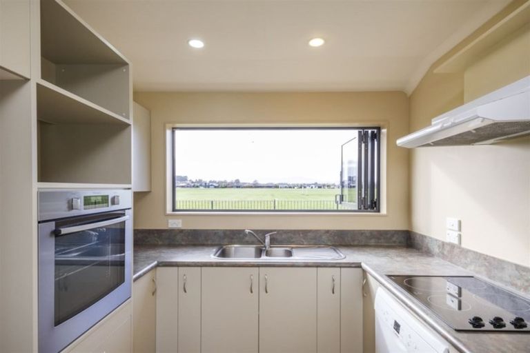 Photo of property in 16 Daniel Place, Kelvin Grove, Palmerston North, 4414