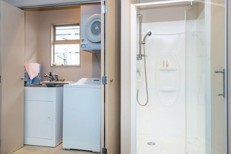 Photo of property in 8/126 Whangaparaoa Road, Red Beach, 0932