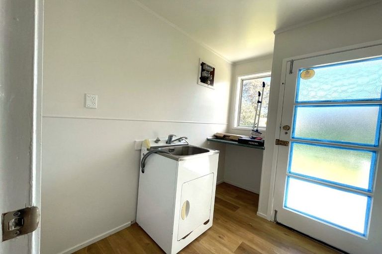 Photo of property in 1 Carbery Place, Manurewa, Auckland, 2102