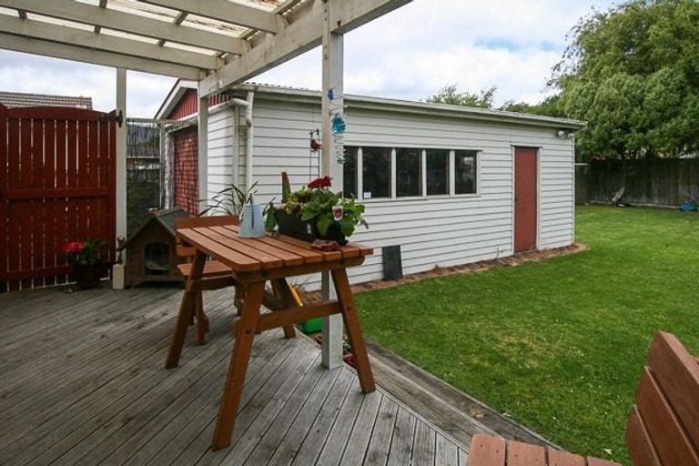 Photo of property in 2 Bracken Street, Petone, Lower Hutt, 5012