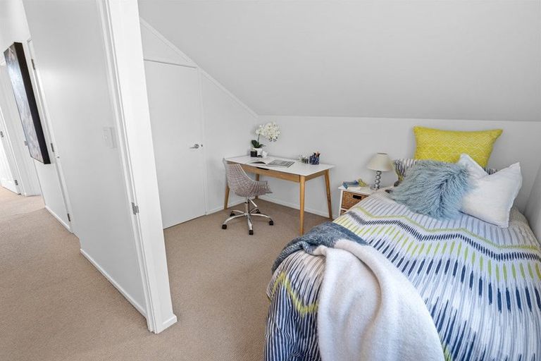 Photo of property in 2/62 Target Road, Totara Vale, Auckland, 0629