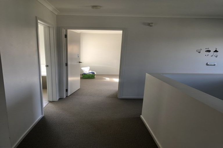 Photo of property in 71 Fields Parade, Oteha, Auckland, 0632