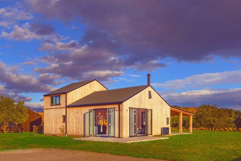 Photo of property in 2/19 Monteith Road, Albert Town, Wanaka, 9382