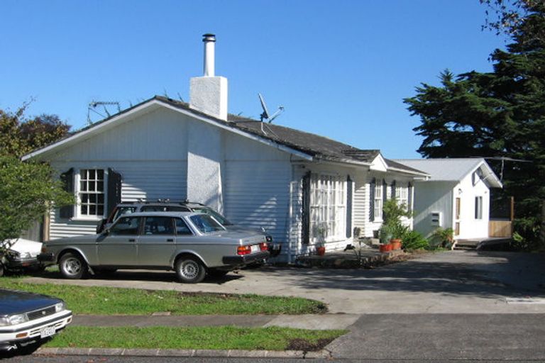 Photo of property in 136 Edgewater Drive, Pakuranga, Auckland, 2010