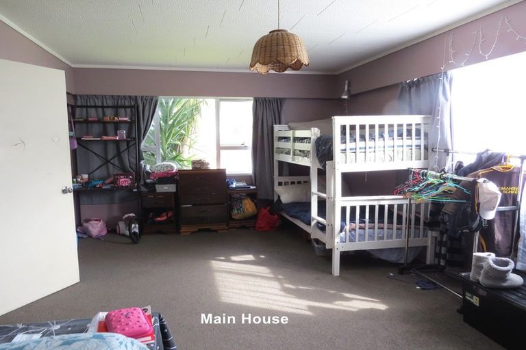 Photo of property in 22 Watt Street, Coromandel, 3506