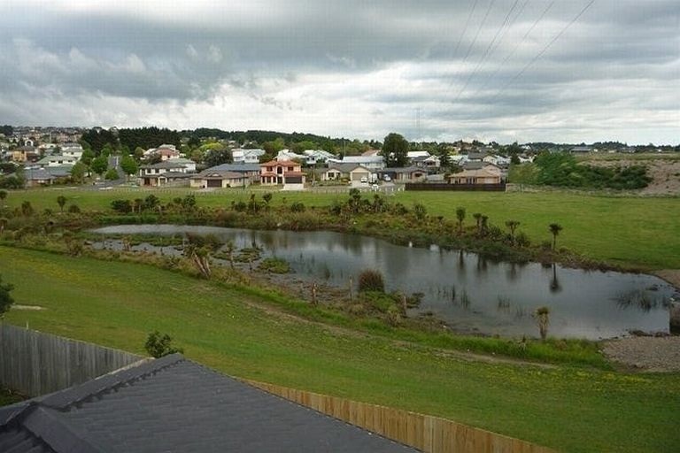 Photo of property in 24 Fairchild Avenue, Goodwood Heights, Auckland, 2105