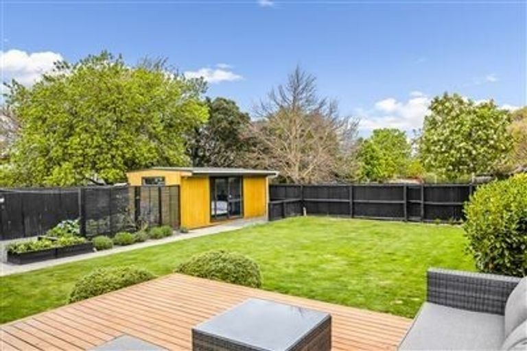 Photo of property in 19 Pitcairn Crescent, Bryndwr, Christchurch, 8053