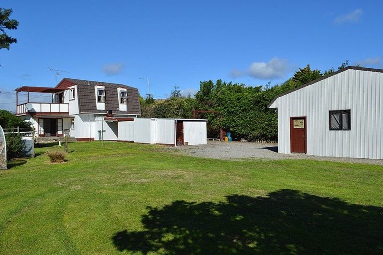 Photo of property in 909 State Highway 1, Te Horo, Otaki, 5581
