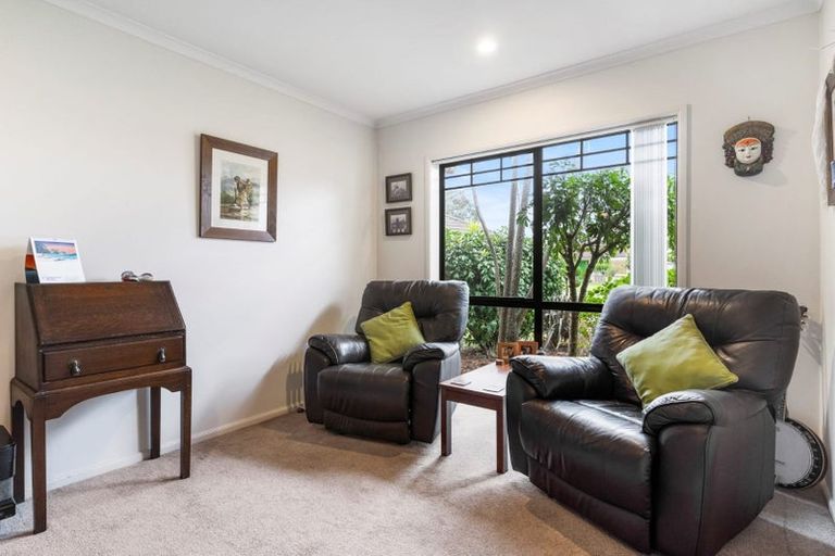 Photo of property in 5 Beragh Place, East Tamaki, Auckland, 2016