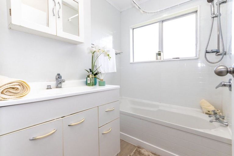 Photo of property in 9 Hilton Grove, Kelvin Grove, Palmerston North, 4414