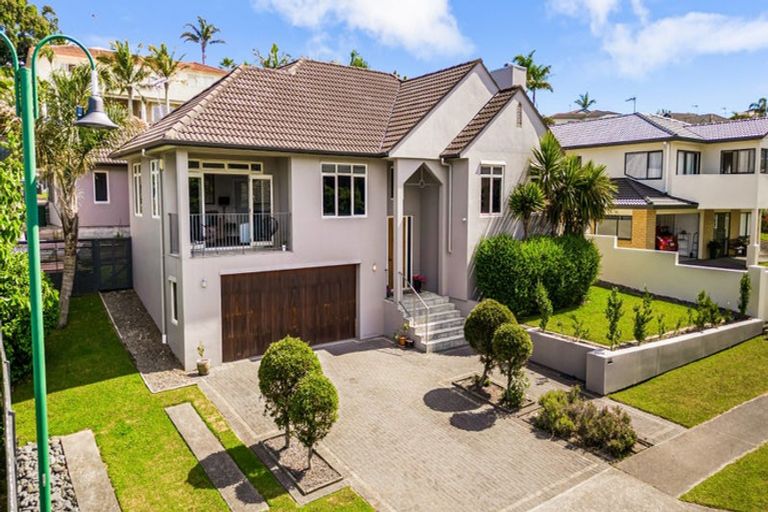 Photo of property in 30 Hogarth Rise, West Harbour, Auckland, 0618