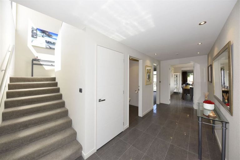 Photo of property in 27 Strowan Road, Strowan, Christchurch, 8052