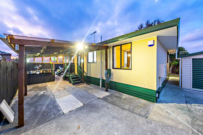 Photo of property in 18 Horlicks Place, Randwick Park, Auckland, 2105