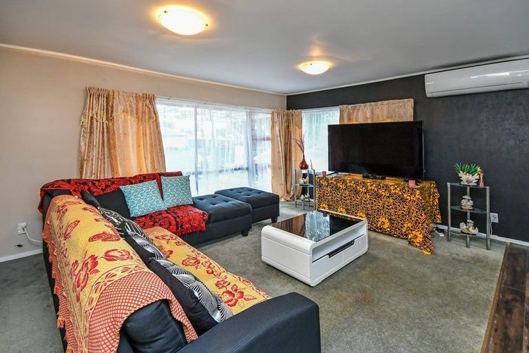 Photo of property in 12 Huber Street, Weymouth, Auckland, 2103