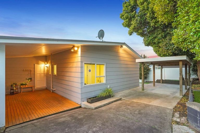 Photo of property in 2/181 Rangatira Road, Beach Haven, Auckland, 0626