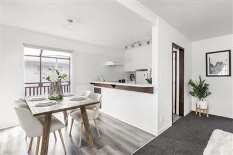 Photo of property in 1/18b Verbena Road, Birkdale, Auckland, 0626