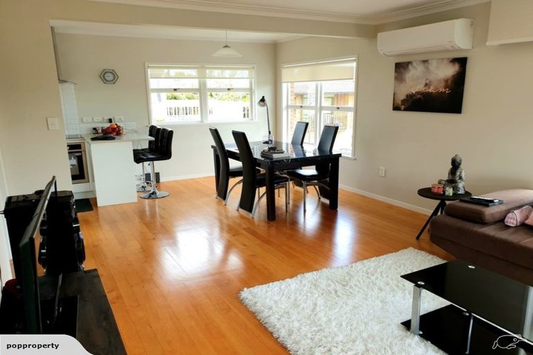 Photo of property in 1/7 Newhaven Terrace, Mairangi Bay, Auckland, 0630